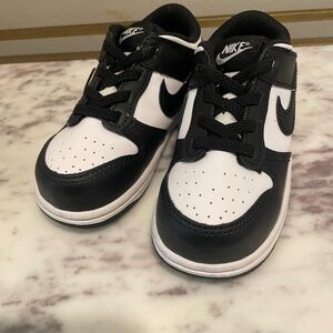 Nike Black & white Sneakers size 8C